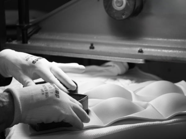 worker-manufacture-product-bra-cup-cutting-moulding-mould-preformatex-europe worker manufacture product bra cup cutting moulding mould preformatex europe